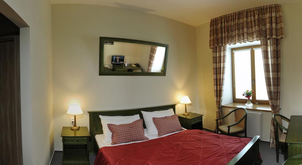 Velké Meziříčí Hotel Pod Zamkem חדר תמונה