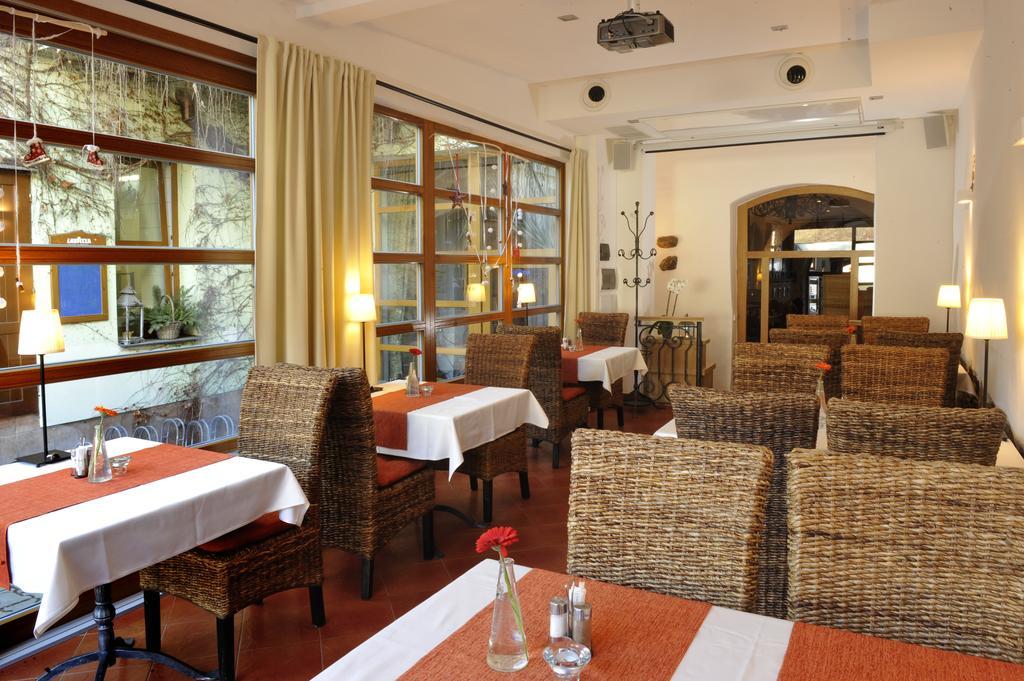 Velké Meziříčí Hotel Pod Zamkem מראה חיצוני תמונה