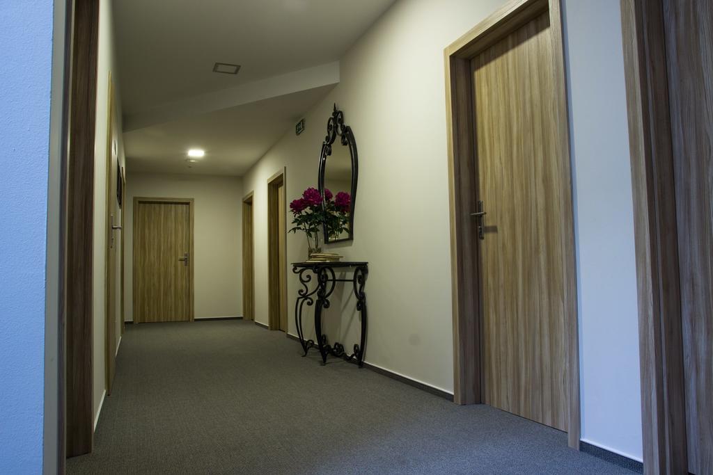 Velké Meziříčí Hotel Pod Zamkem מראה חיצוני תמונה
