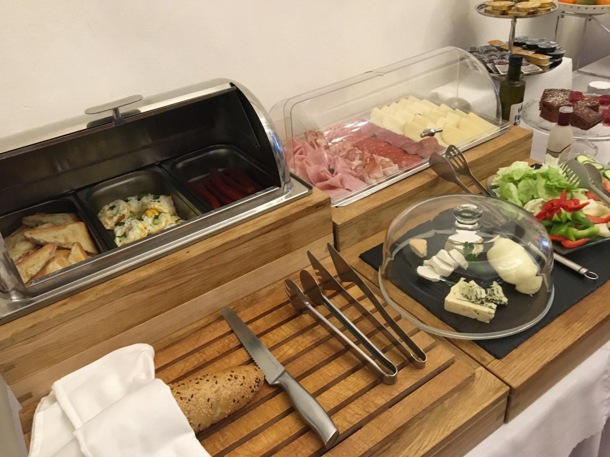 Velké Meziříčí Hotel Pod Zamkem מראה חיצוני תמונה