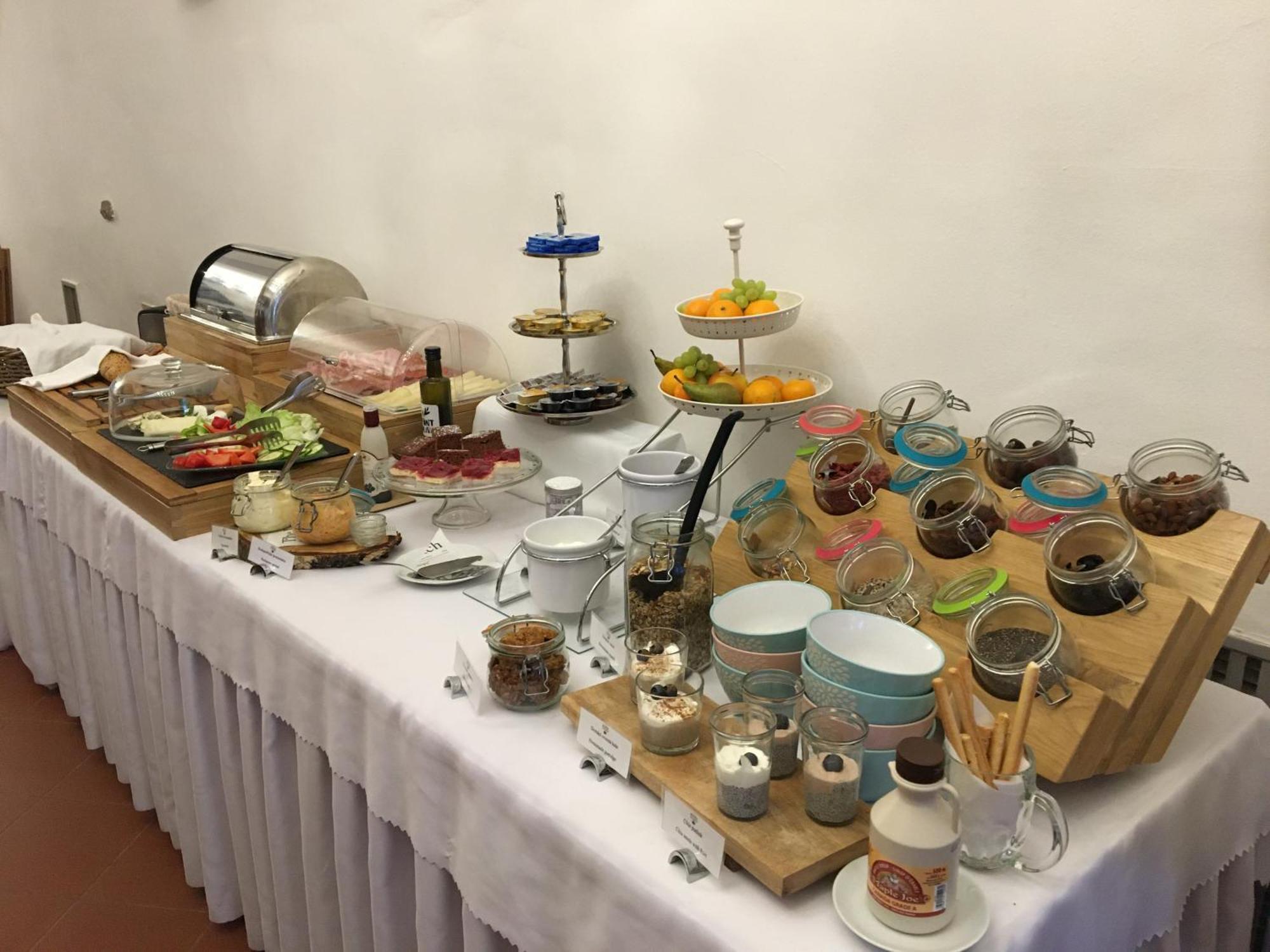 Velké Meziříčí Hotel Pod Zamkem מראה חיצוני תמונה
